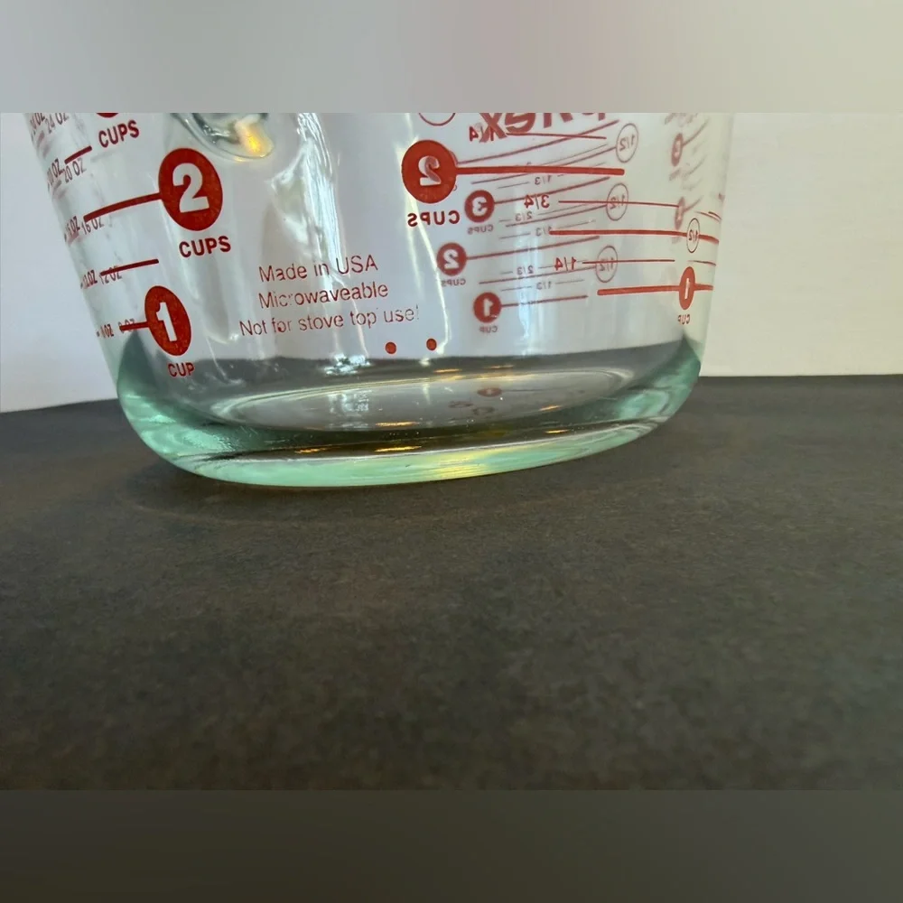 Pyrex 4 Cup Glass Measuring Cup 32oz Red Letters Made USA Open Handle EUC